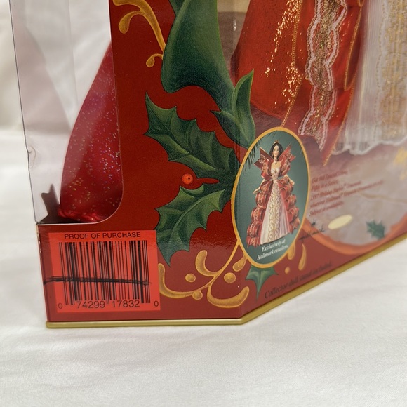 Happy Holidays Barbie - Picture 4 of 7